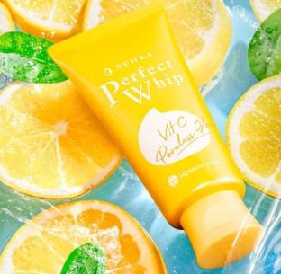 Shiseido VitC Poreless Glow Face Rozświetlająca pianka do mycia twarzy 100ml